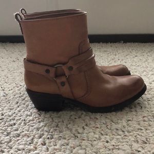 Antonio Melani ankle boots